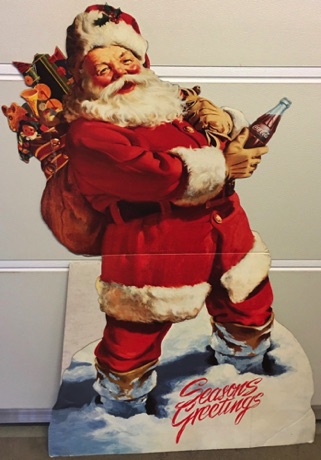 04654-1 € 15,00 coca cola karton kerstman seasons greetings 130 x 65 cm.jpeg